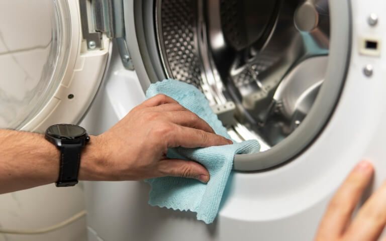 From Musty to Fresh: The Complete Guide to Cleaning a Washing Machine That Smells